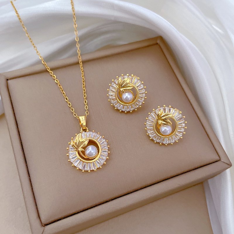 Fashion Jewelry Square Full Diamond Personalized Round Ring Leaves Necklace And Earrings Suite Fashion Jewelry Square Full Diamond Personalized Round
