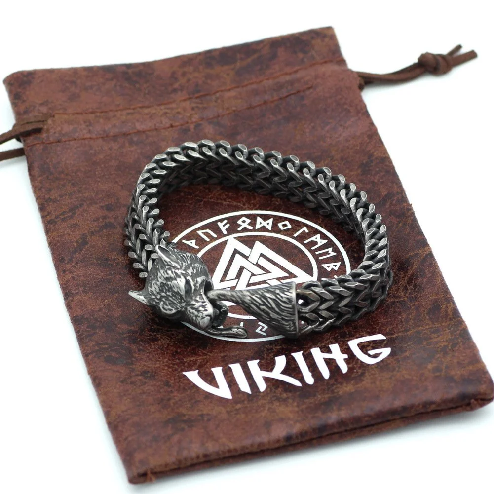 1622185845788 "Trend Alert: Top 10 Must-Have Fashion Jewelry Pieces for the Season"