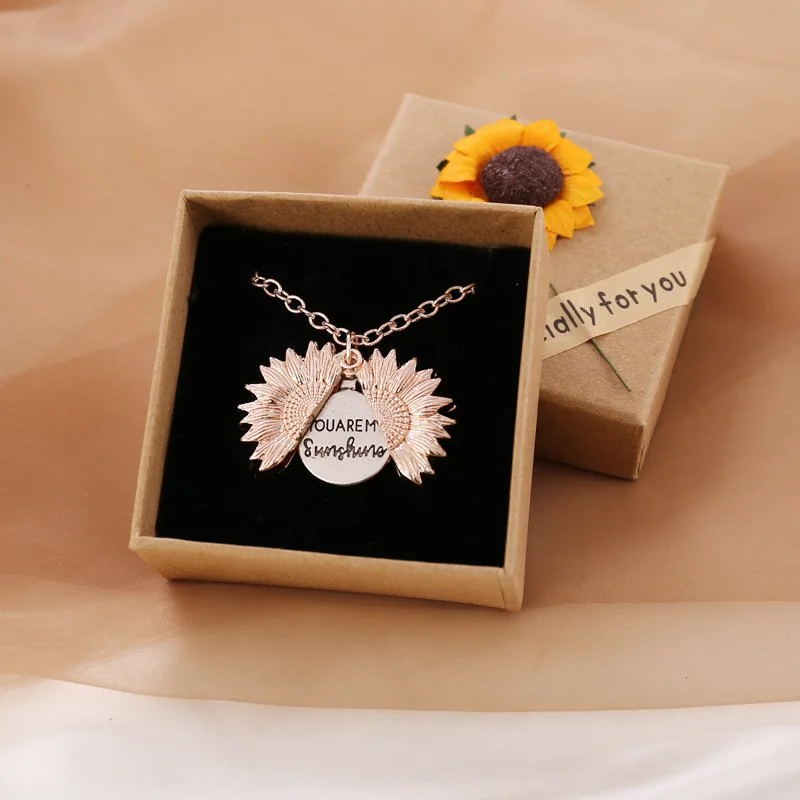 Unveiling the Secrets of Costume Jewelry: Affordable Glamour for Every Occasion